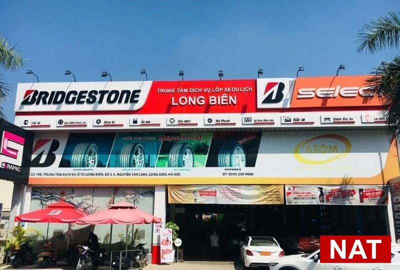 Trung tâm dịch vụ lốp xe chuyên nghiệp với hệ thống máy móc hiện đại