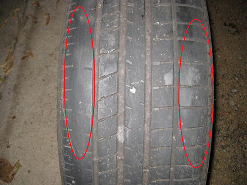 Thước đo độ sâu gai lốp chuyên dụng giúp kiểm tra chính xác dấu hiệu cần thay lốp xe