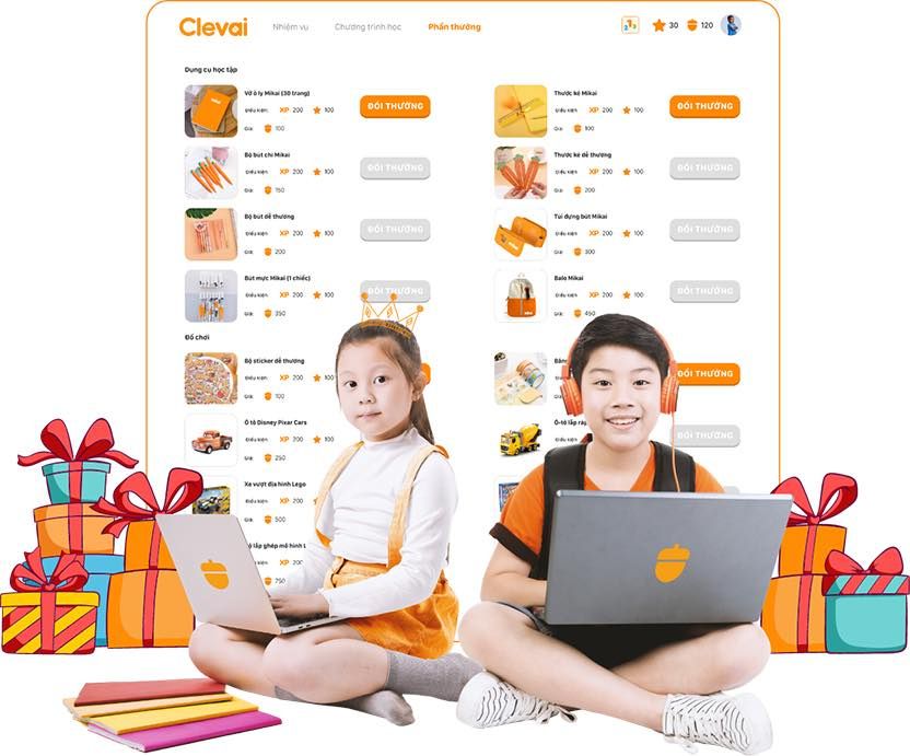 Hình ảnh một phụ huynh quan sát và thấu hiểu tiến bộ của con trong các khóa học toán tư duy và lập trình