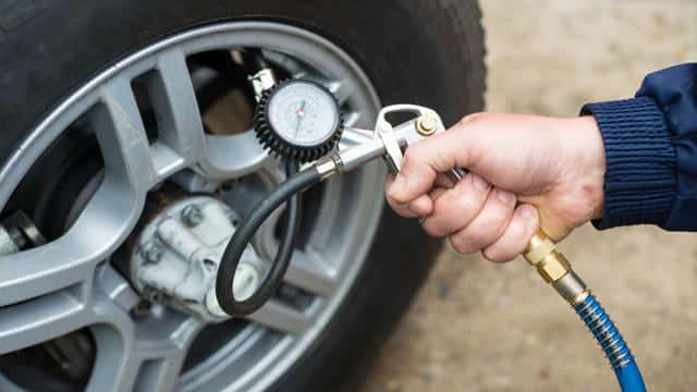 Biểu đồ mô phỏng các yếu tố kỹ thuật ảnh hưởng đến lão hóa cao su lốp ô tô trong môi trường nắng nóng