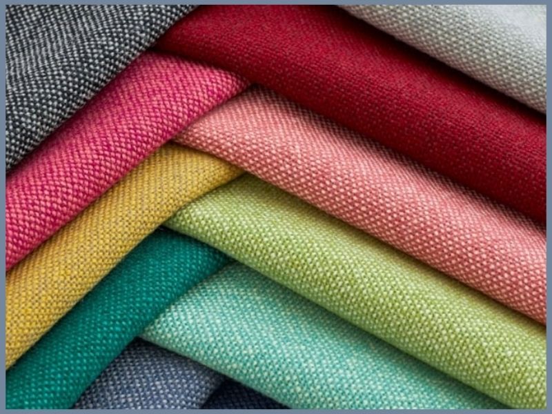 Chất liệu vải cotton thoáng mát nhưng dễ nhăn cho đồng phục công ty