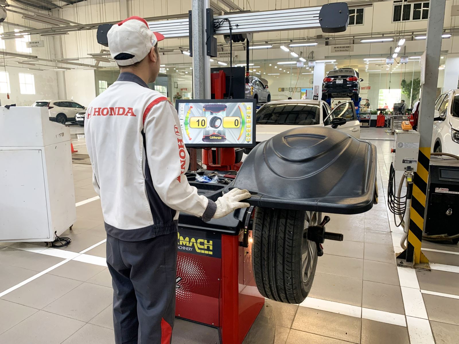 Cân bằng động lốp xe hơi đem lại nhiều lợi ích hơn bạn nghĩ