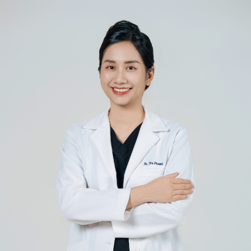 Bác sĩ Nguyễn Thu Phương thực hiện quy trình căng chỉ da mặt an toàn tại Hana Premium Beauty Center