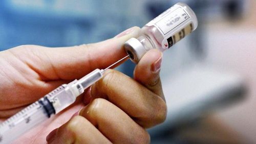 Khám sức khỏe tổng quát là bước bắt buộc để đảm bảo phẫu thuật nâng mũi an toàn cho người có tiền sử dị ứng thuốc tê.