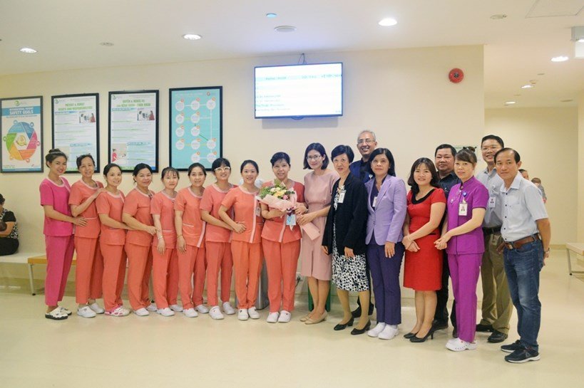 Đồng phục điều dưỡng bệnh viện Hạnh Phúc do công ty Hoa Tay thực hiện.