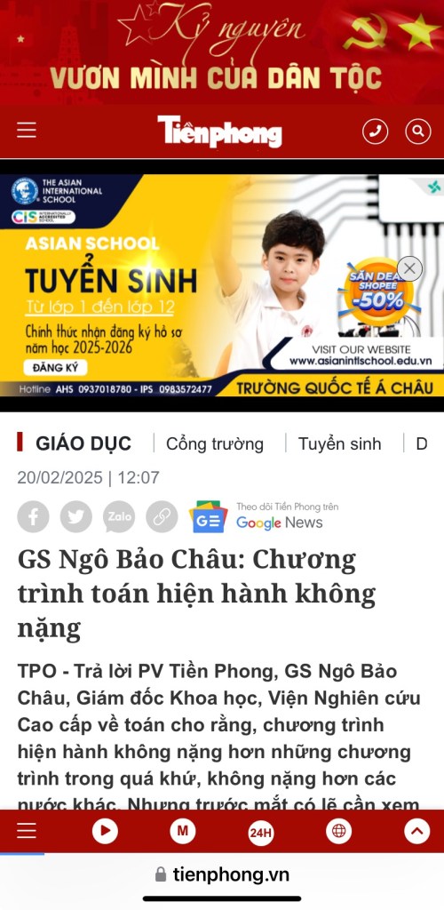 Trẻ nhỏ tập trung học toán với sự hỗ trợ từ cha mẹ