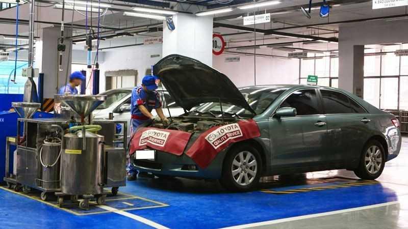 Bảo dưỡng ô tô Toyota chính hãng với thiết bị chuyên dụng