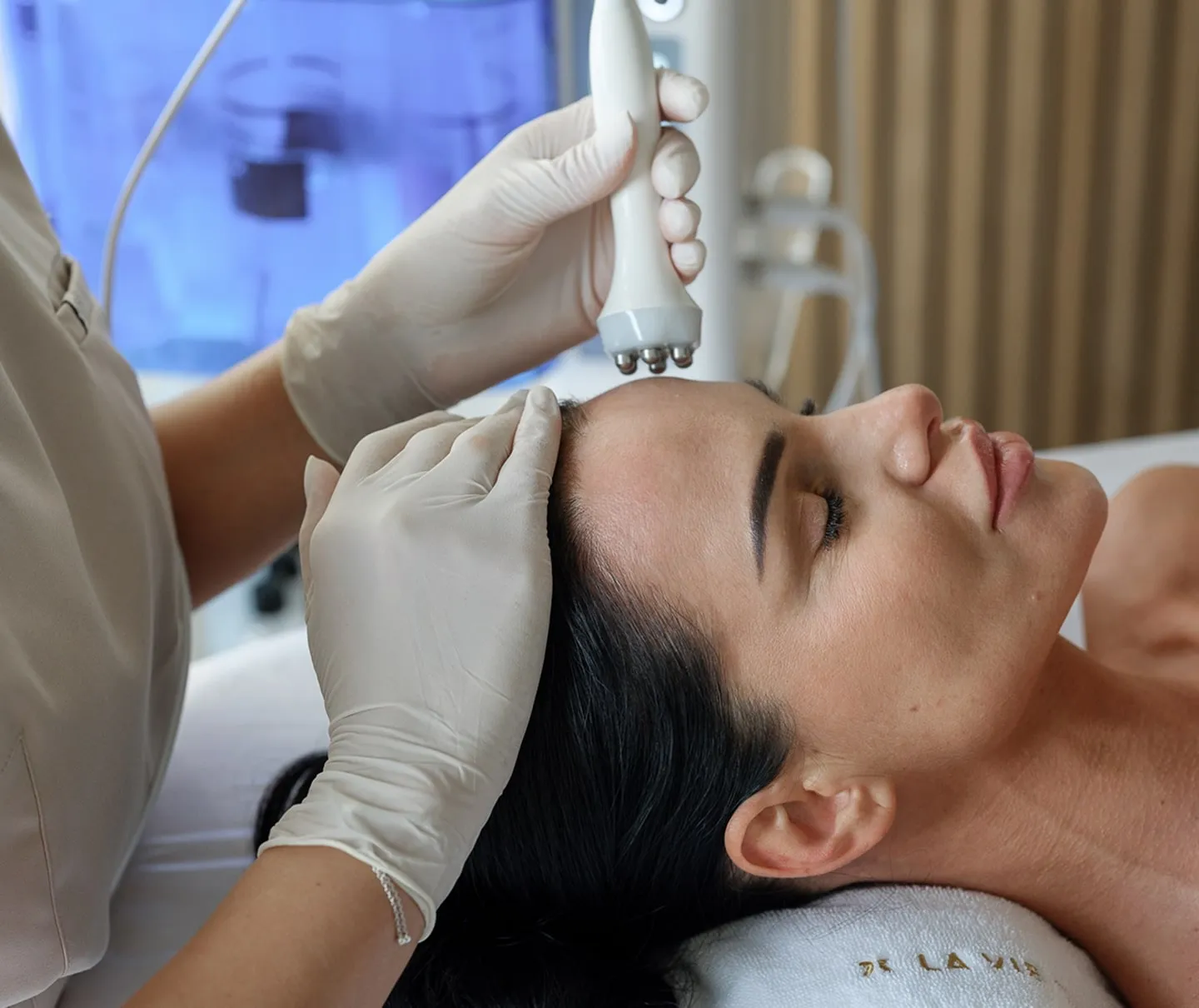 phân biệt da khô thiếu nước và da tổn thương hàng rào bảo vệ