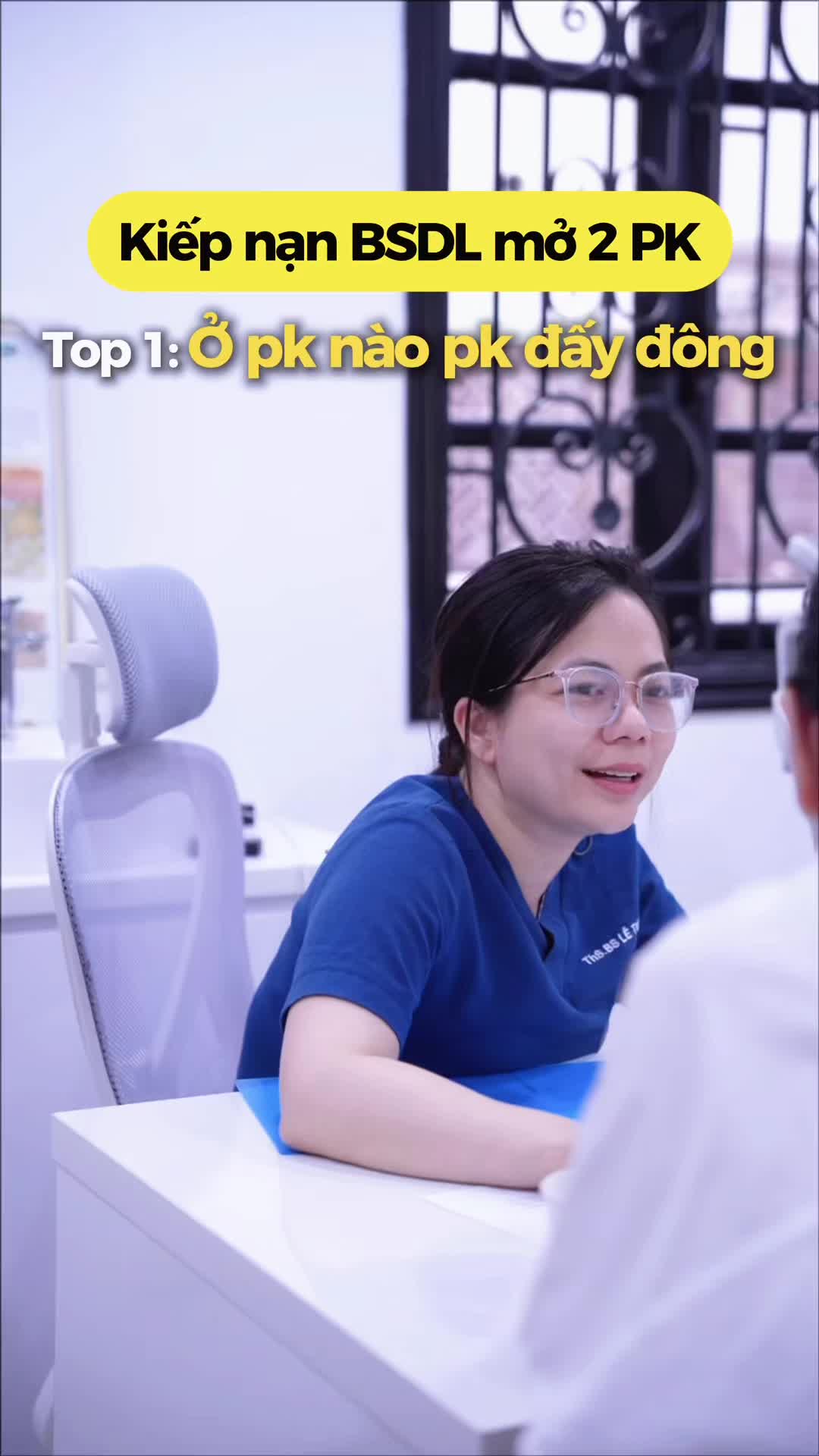 Bác sĩ tại Hana Premium Beauty Center đang tư vấn kỹ thuật nâng cơ Hifu