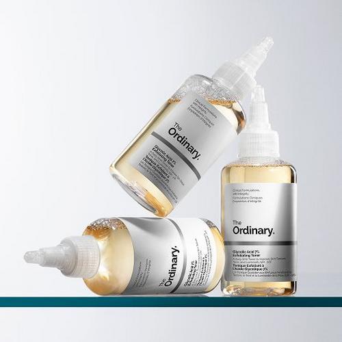 Toner tẩy tế bào chết hóa học Glycolic Acid làm sạch sâu và cải thiện da, tránh sai lầm chăm sóc da.