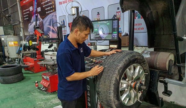 tu thay the lop o to 2 - honda my dinh