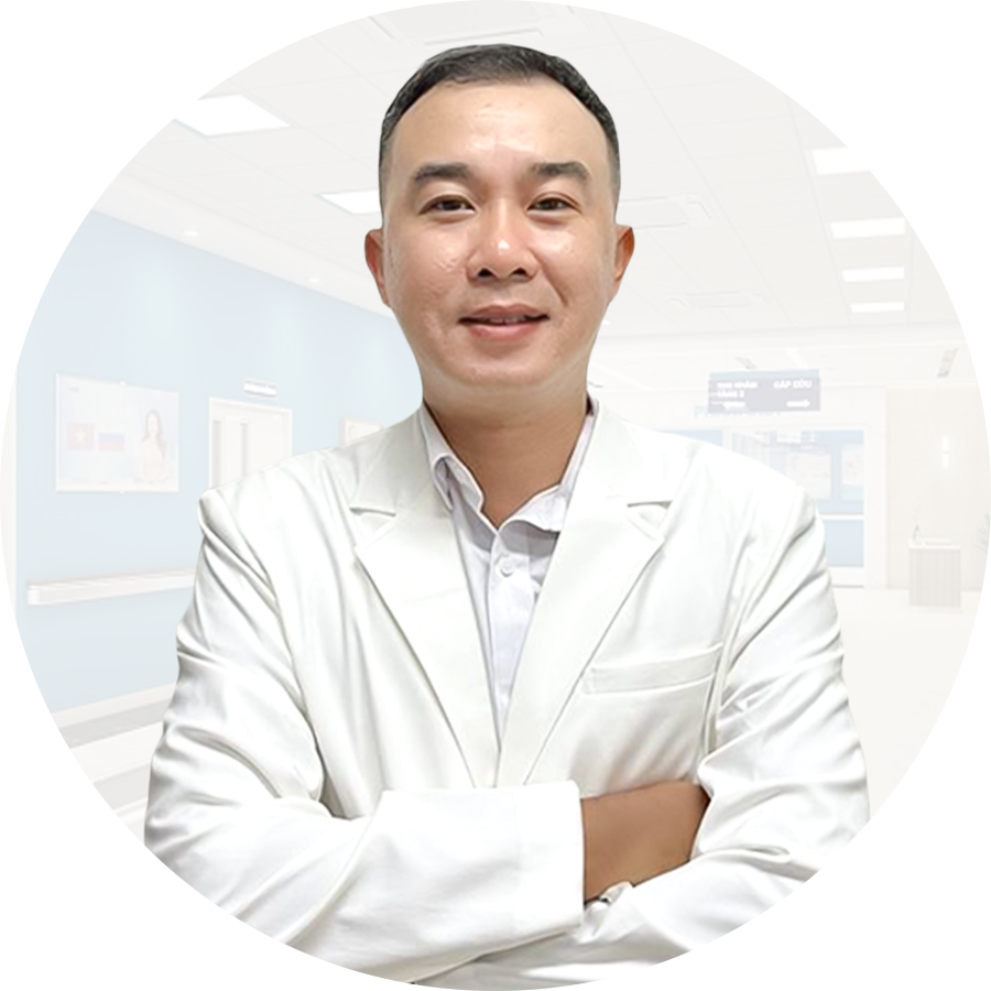Bác sĩ chuyên khoa đang tư vấn về quy trình chăm sóc sau HÚT MỠ