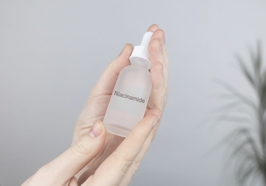 Niacinamide tăng cường hàng rào bảo vệ da và giảm nếp nhăn