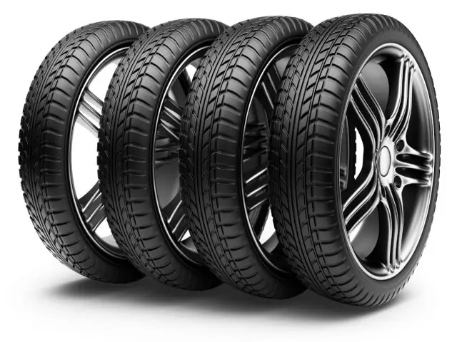 Dây chuyền sản xuất lốp xe ô tô hiện đại với hệ thống tự động hóa