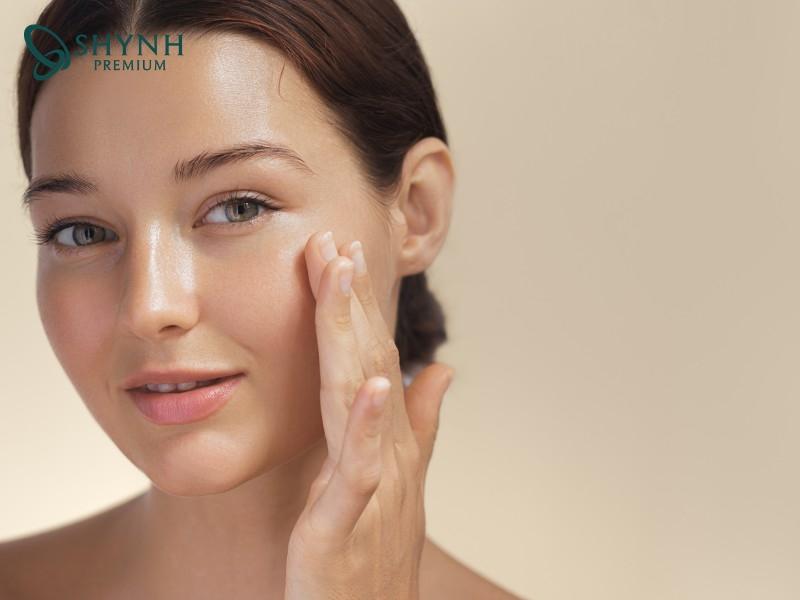 Khu vực da quanh mắt, nơi dễ xuất hiện nếp nhăn và dấu hiệu lão hóa sớm.