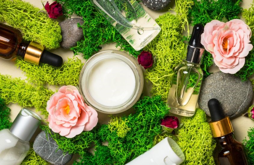 Sử dụng kết hợp serum và kem trị mụn mùa hè