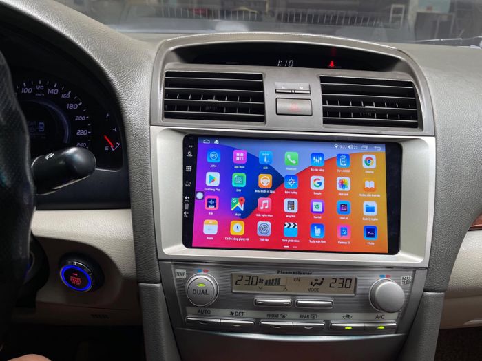 Kỹ thuật viên Tân An Auto thi công cách âm cửa xe hơi chuyên nghiệp tại Gò Vấp