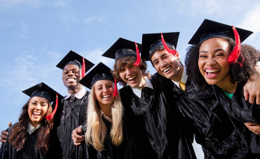 Đồng phục tốt nghiệp, lễ phục tốt nghiệp trường đại học theo cấp bậc đại học, cử nhân, tiến sĩ, thạc sĩ, phó giáo sư tiến sĩ.