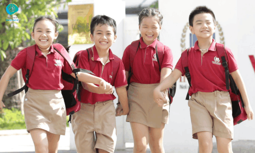 Học sinh tự tin khi mặc đồng phục tham gia hoạt động trường