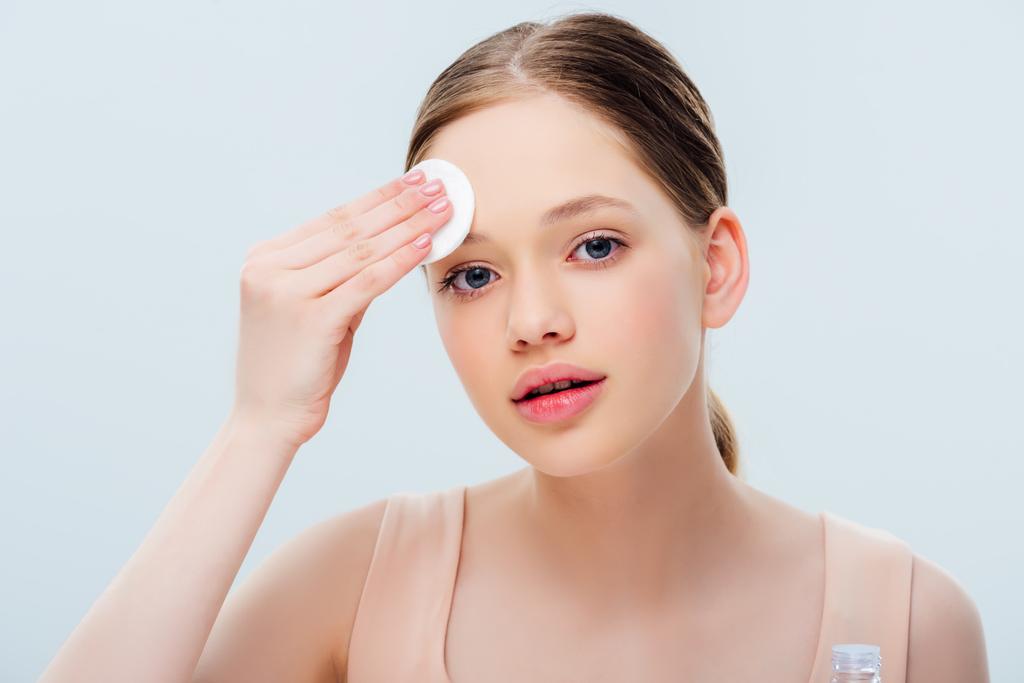 Chọn kết cấu gel hoặc lotion giúp chăm sóc da mụn vào mùa hè