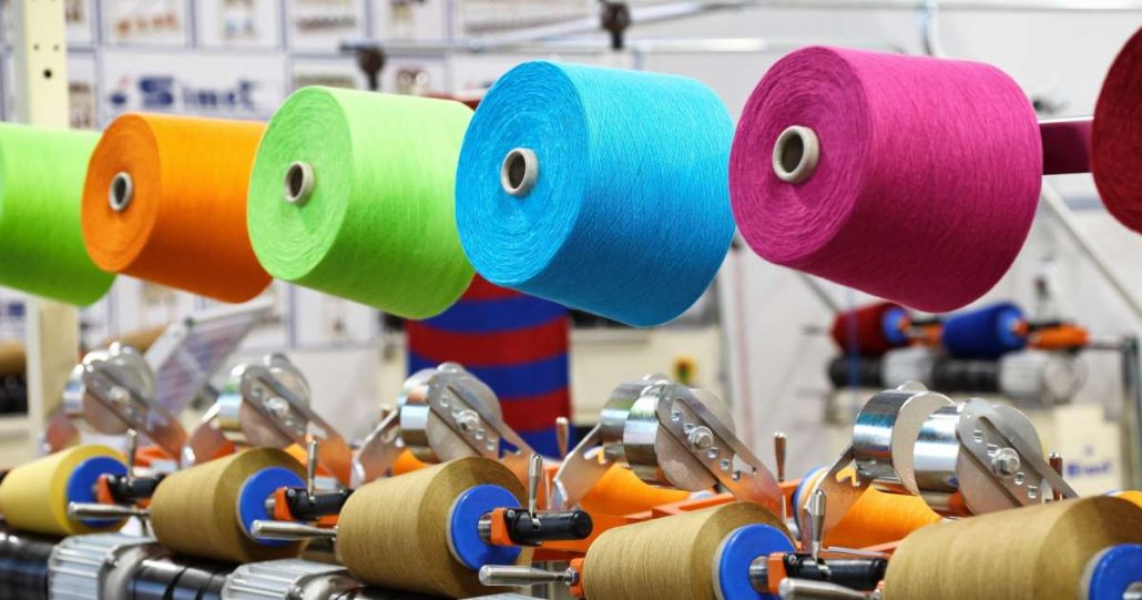 Quy trình kiểm soát chất lượng đồng phục sử dụng công nghệ hiện đại để đảm bảo độ chính xác cao