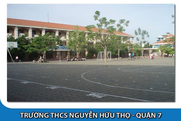 Học sinh tại trường THCS Nguyễn Hữu Thọ, một ví dụ về trường top áp dụng tiêu chí tuyển sinh phi truyền thống.