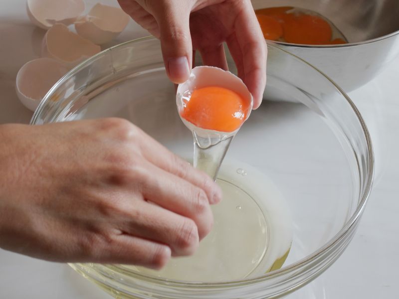 Người tiêu dùng kiểm tra kỹ nồng độ hoạt chất trong sản phẩm chống lão hóa thiên nhiên