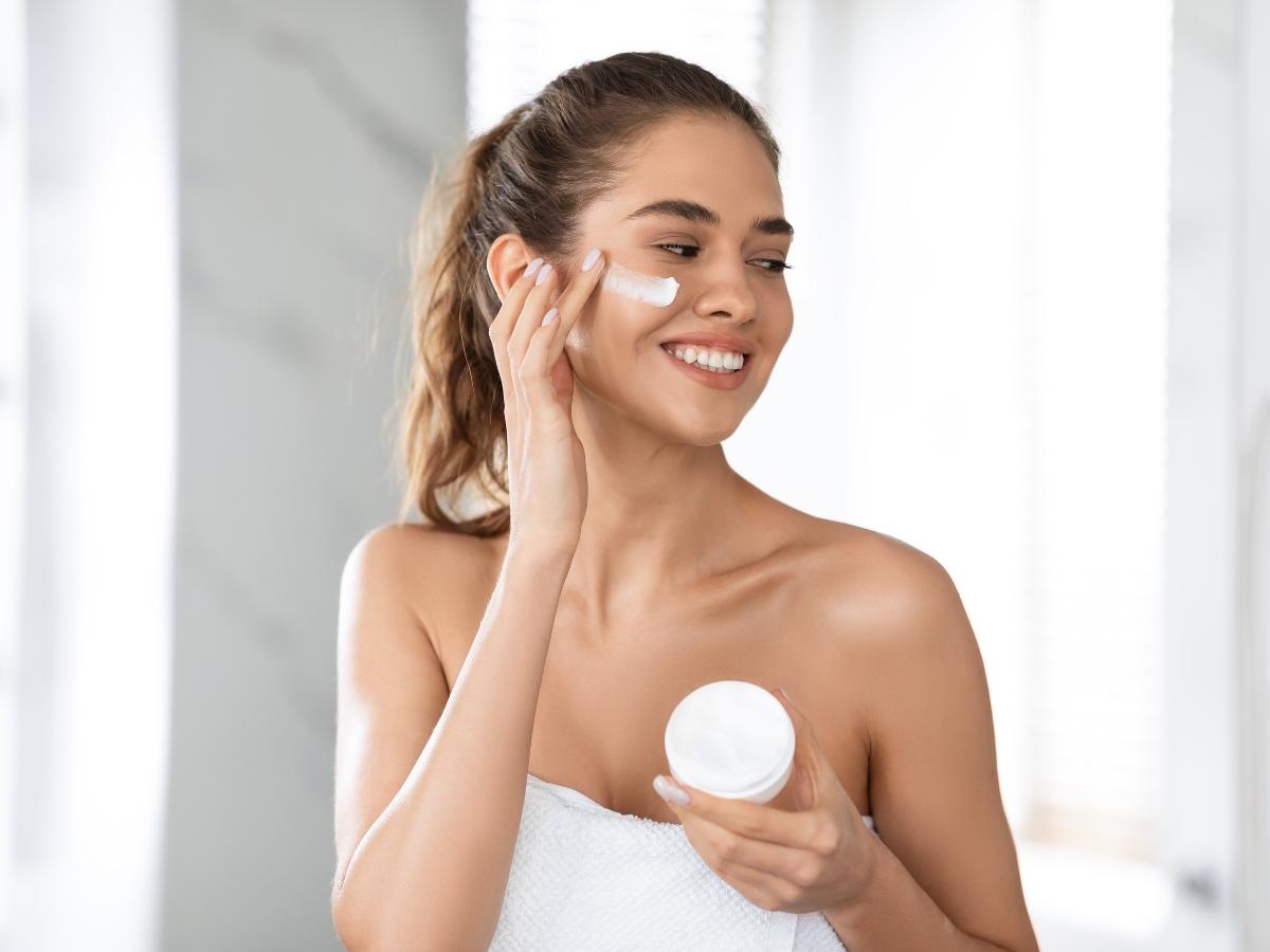 Lớp dưỡng ẩm sâu là bước thiết yếu để phục hồi hàng rào bảo vệ da sau treatment và làm dịu kích ứng
