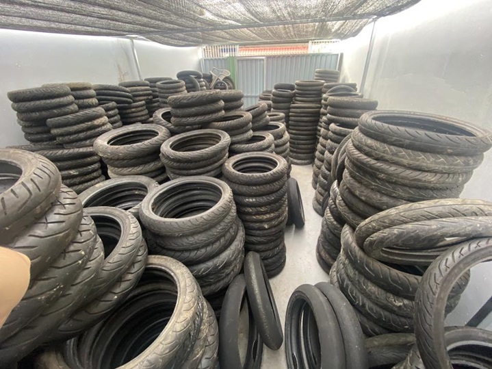 mua lốp xe cũ bỏ đi