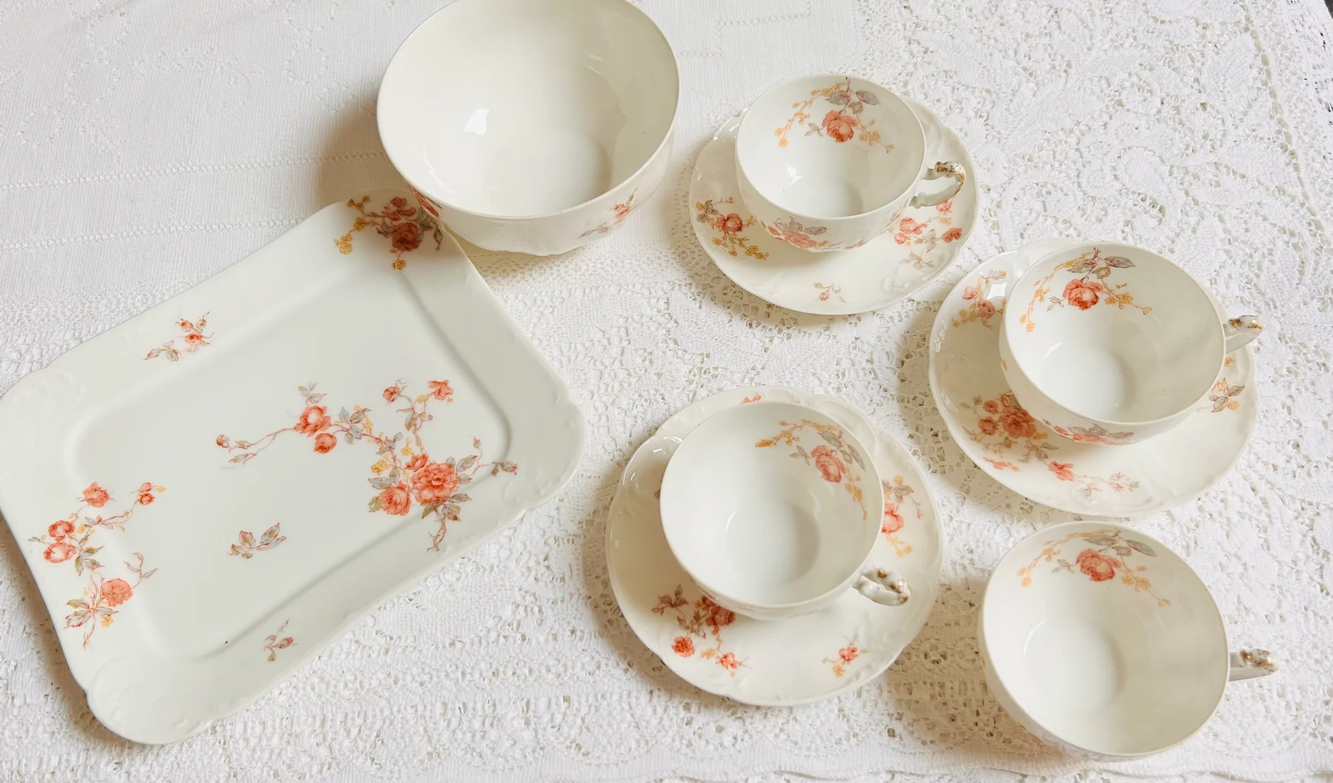 Bộ ấm trà với thiết kế trang nhã