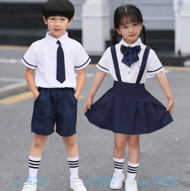 Đội ngũ Việt Tín hỗ trợ đo size chuẩn để đáp ứng nhu cầu may đồng phục học sinh chính xác