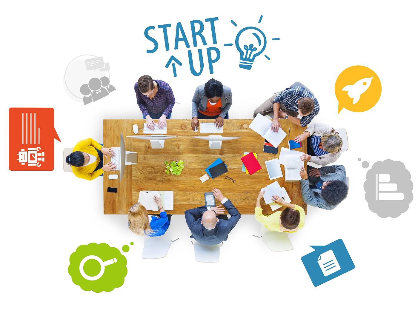 Học sinh đang thảo luận về lựa chọn ngành nghề và định hướng tương lai, áp dụng tư duy phản biện.