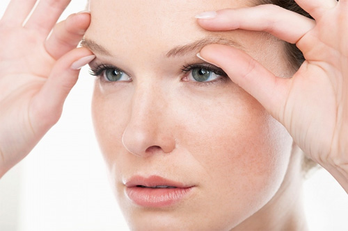 Sụp mí mắt cần được tư vấn chuyên gia thay vì chỉ áp dụng biện pháp tại nhà