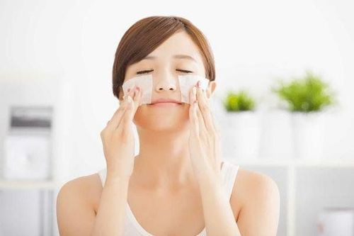 Kiểm tra phản ứng da nhạy cảm giúp xác định cách chọn kem dưỡng ẩm cho da nhạy cảm phù hợp