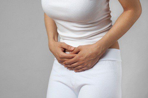 Chọn sai sữa rửa mặt cho da mụn viêm trong mùa nắng nóng là sai lầm khiến mụn nặng hơn.