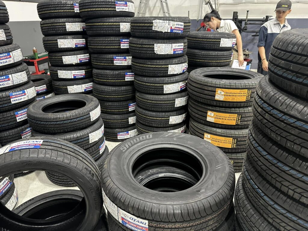 Cấu trúc hông lốp gia cường giúp tăng độ bền trước ổ gà