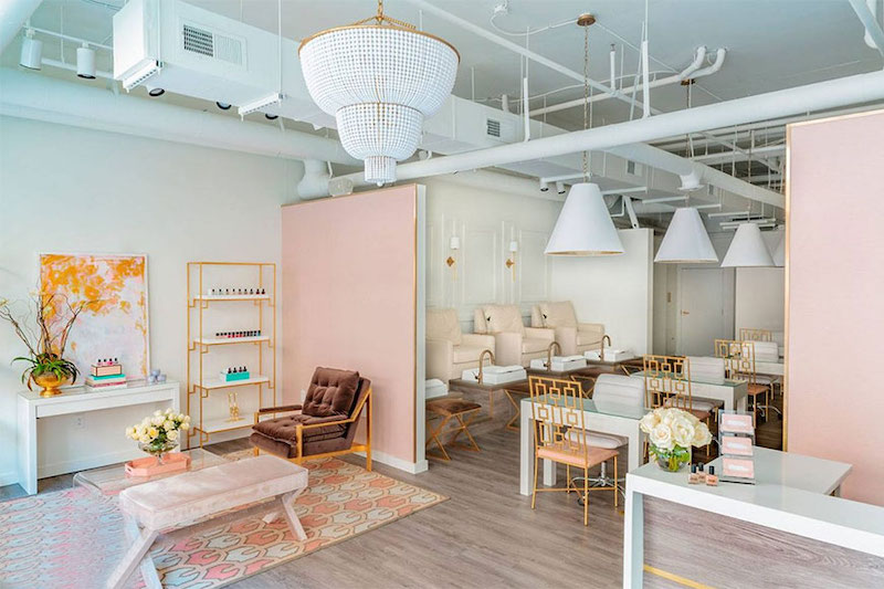 Không gian spa mini hiện đại, sạch sẽ thể hiện sự chuyên nghiệp
