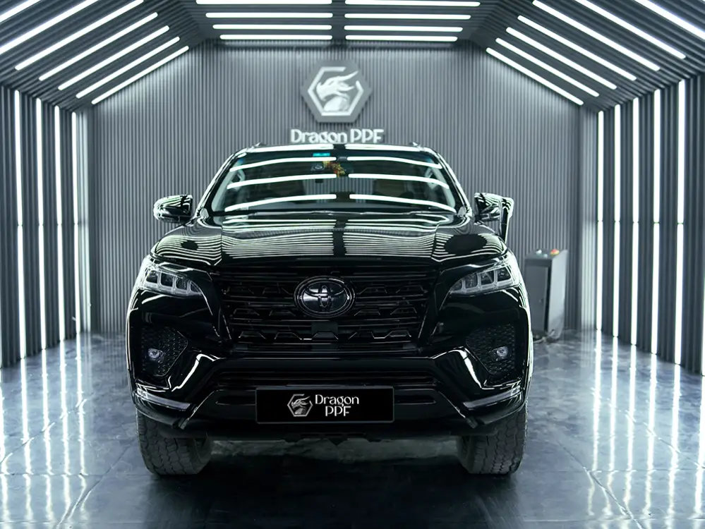 Quy trình bảo dưỡng sơn xe giúp chống lại tác động của tia UV và lão hóa