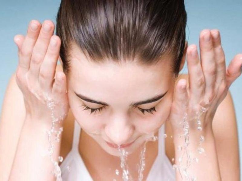 Làm sạch da dịu nhẹ là bước đầu tiên để phục hồi da nhạy cảm