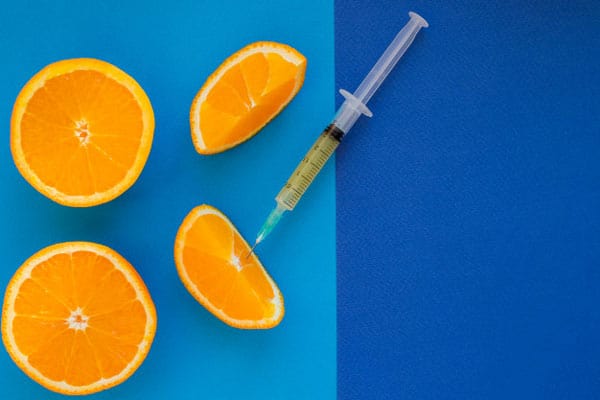 Kết hợp Tranexamic Acid với Vitamin C giúp tăng cường hiệu quả làm sáng da và giảm thâm nám