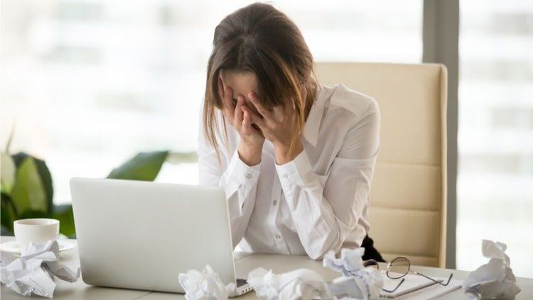 Thực hiện chăm sóc sau nâng cung chân mày đúng cách giúp vết thương nhanh lành