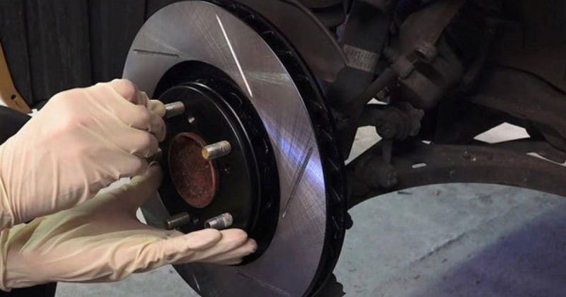 Phanh bị kẹt hoặc hoạt động không đồng đều
