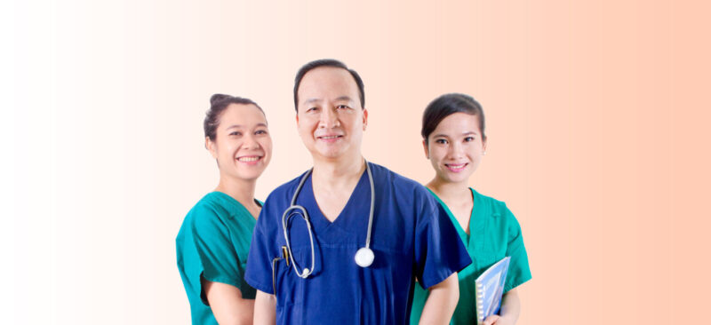 Bác sĩ tư vấn chuyên nghiệp, minh bạch về phẫu thuật thẩm mỹ