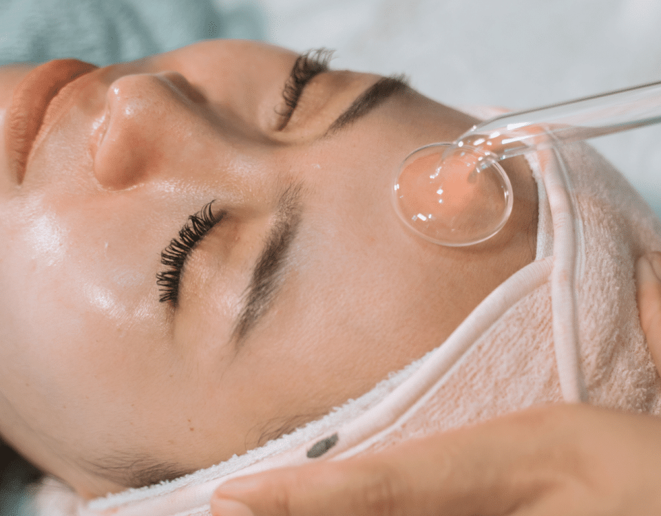 Quy trình chăm sóc da sau nặn mụn giúp phục hồi da nhạy cảm và giảm thâm sẹo hiệu quả