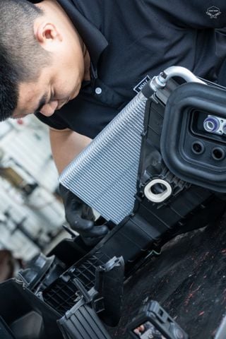 Kiểm tra áp suất lốp đúng quy chuẩn để bảo dưỡng lốp ô tô hiệu quả