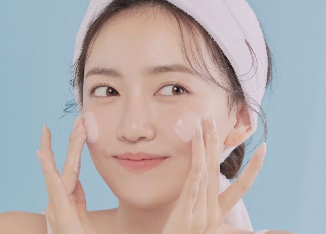 Lợi ích của một routine chăm sóc da đơn giản mà hiệu quả cho dân văn phòng