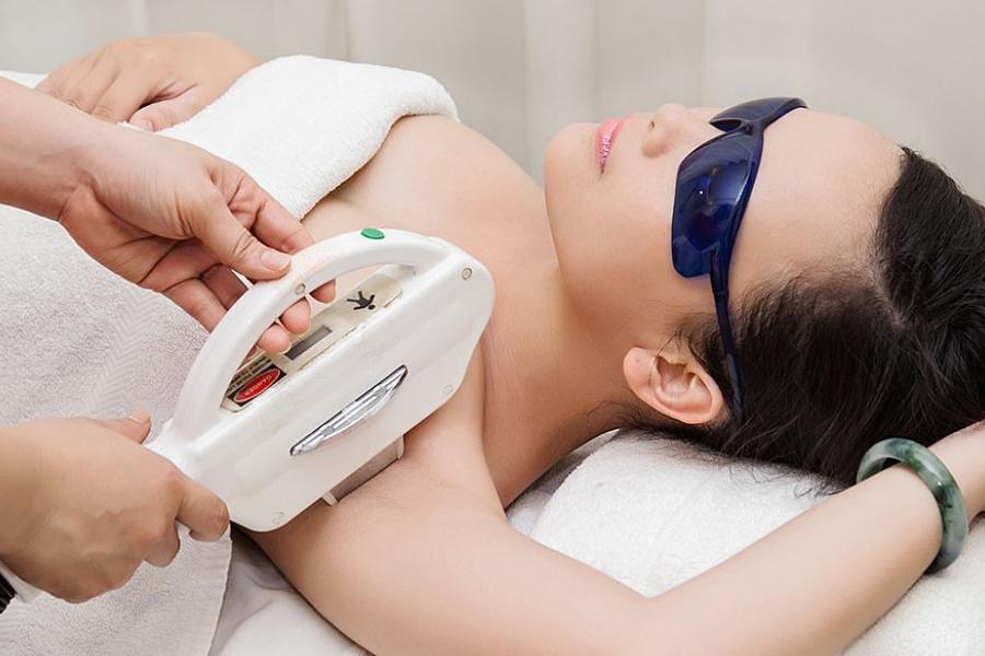 Công nghệ triệt lông Diode Laser Multiple giúp loại bỏ lông tận gốc với độ an toàn cao tại Hana Premium Beauty Center