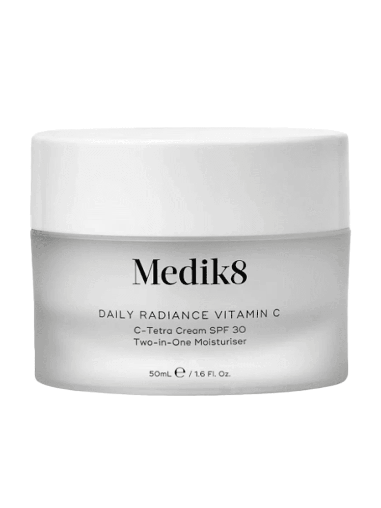 Người đàn ông sử dụng sản phẩm chăm sóc da Calliané, minh họa quy trình skincare đơn giản cho nam giới