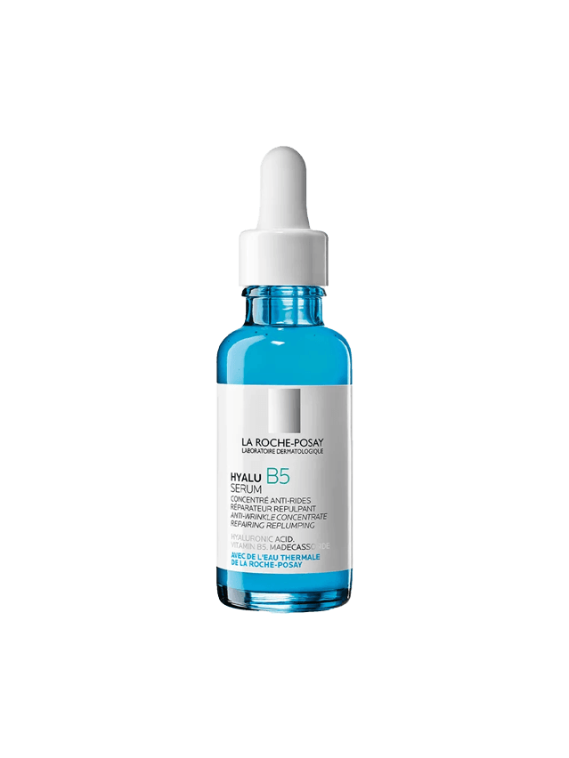 Chai serum và kem dưỡng ẩm trên bàn trang điểm, minh họa cho việc layering
