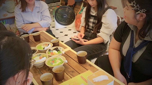 Người trẻ lựa chọn trà thảo mộc uy tín như một cách yêu thương bản thân giữa cuộc sống hiện đại.